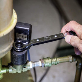 Klein Tools 68310 reversible wrench with quick-flip lever for fast direction changes