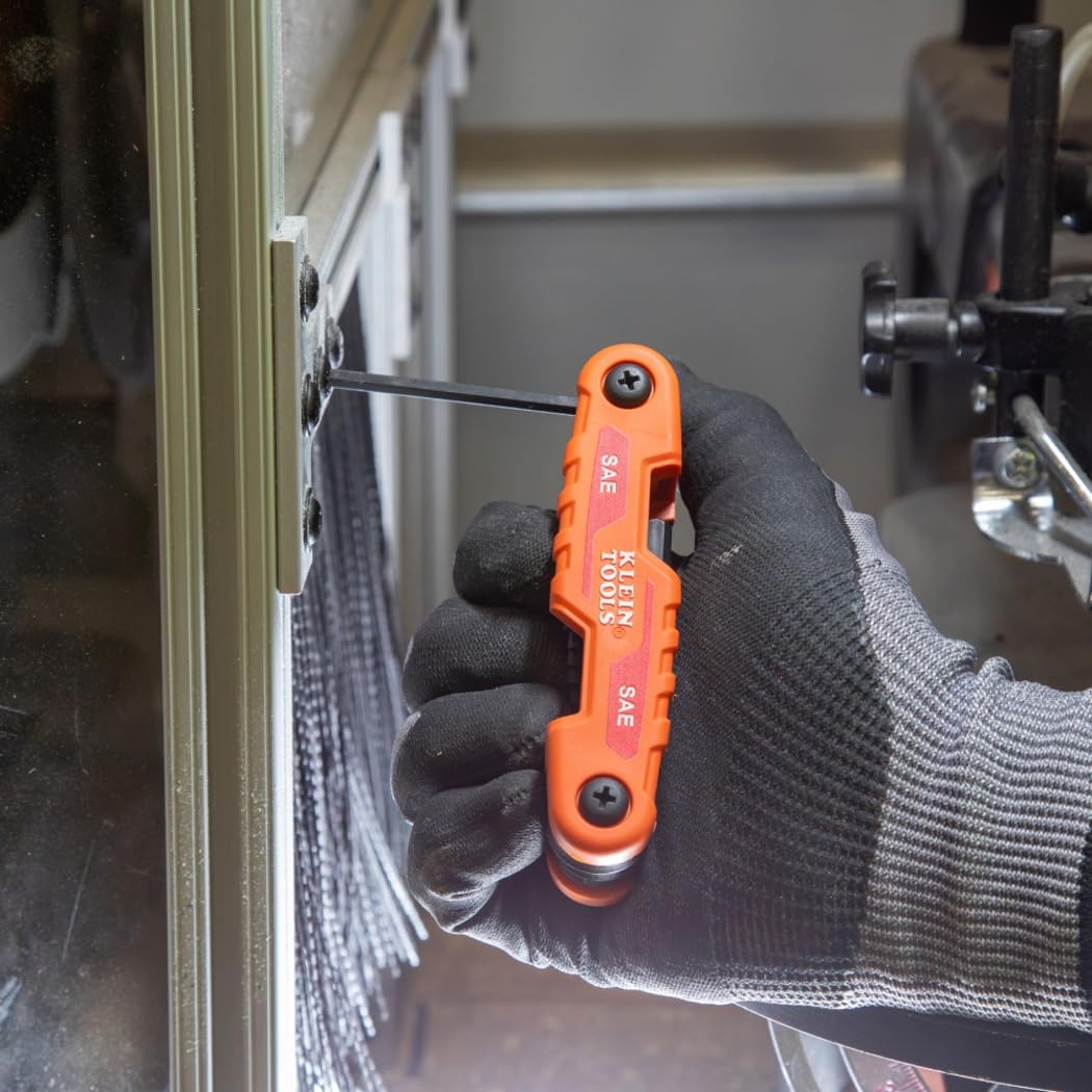 Klein Tools 70542 easy-access side openings keep outer keys reachable.
