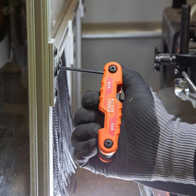 Klein Tools 70542 easy-access side openings keep outer keys reachable.