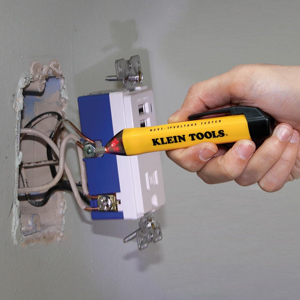 Klein Tools LED indicators provide clear status for fast diagnostics.