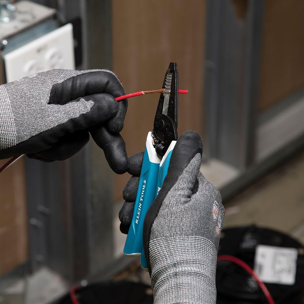 Klein Tools 80080 ergonomic cushioned handles reduce hand fatigue during long tasks.