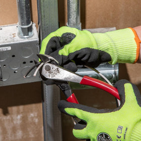 Klein Tools 80087 cable-cutter image illustrates ability to cut aluminum and copper.