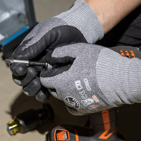 Klein Tools 85515HD SAE sockets range 3/16, 1/4, and 5/16 for versatility.
