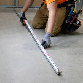 Klein Tools 9235 metal belt-clip keeps the tape secure on a belt.