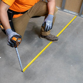 Klein Tools 9235 retraction speed brake reduces finger risk during recoil.