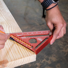 Klein Tools 9357SSQ aluminum construction for durability