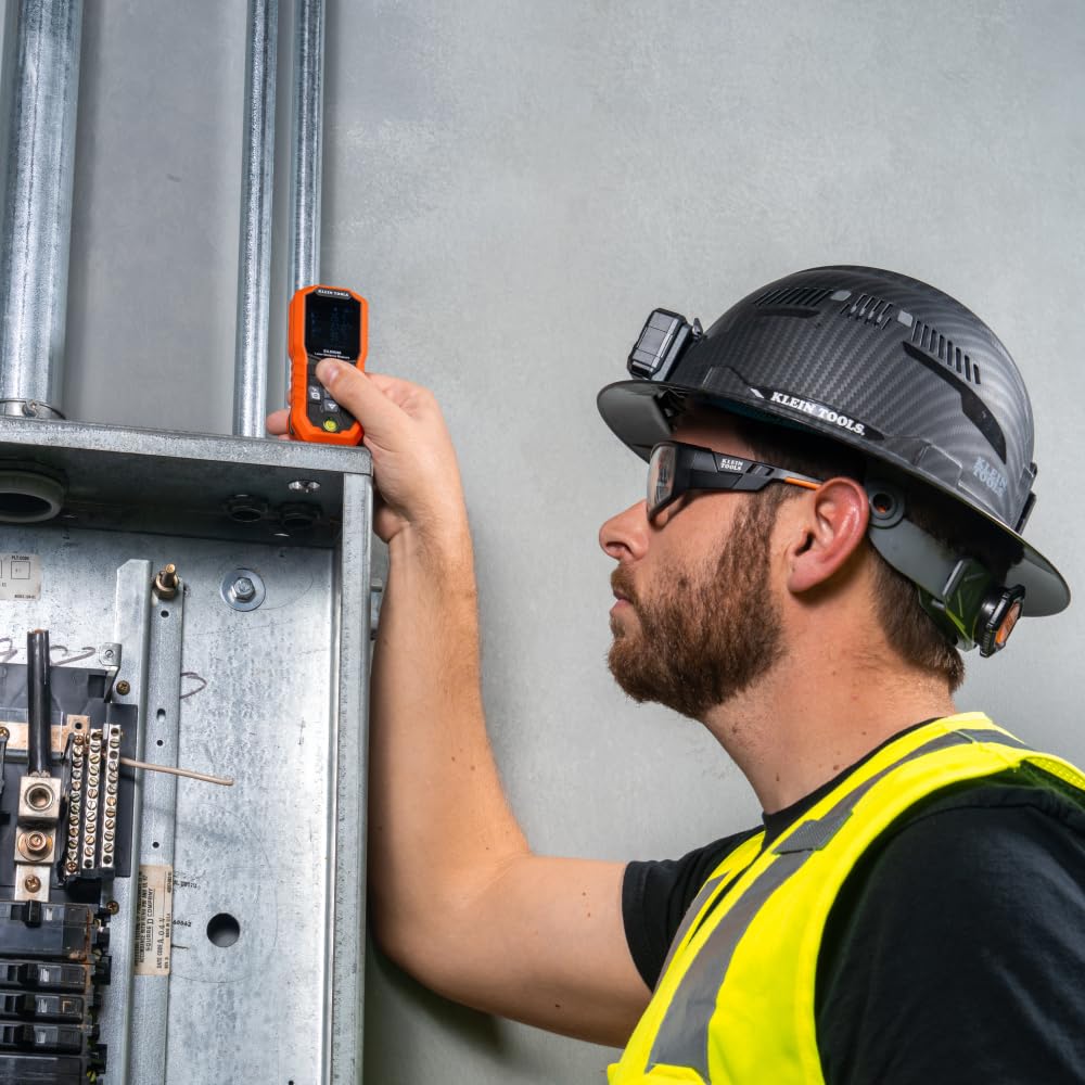 Klein Tools 93LDM200 withstands drops up to 6.6 ft on site.