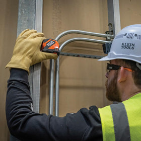 Klein Tools 9525 bold markings enhance readability in bright or dim conditions.