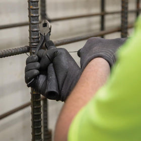Grip extends beyond handle, creating an air pocket for comfort.