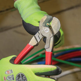Cable-gripping jaws maintain stable contact while you cut