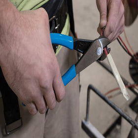 Klein Tools D2000-28 plastic-dipped handles for comfort