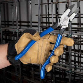 Klein Tools D2000-9ST induction-hardened knives extend tool life.