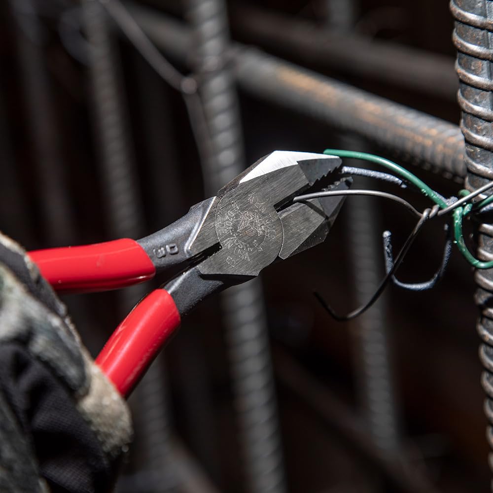 Klein Tools D201-7CSTA linesman pliers handle tempering reduces snap during cuts.