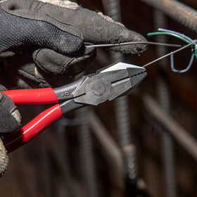 Klein Tools D201-7CSTA linesman pliers induction-cutting knives extend tool life.