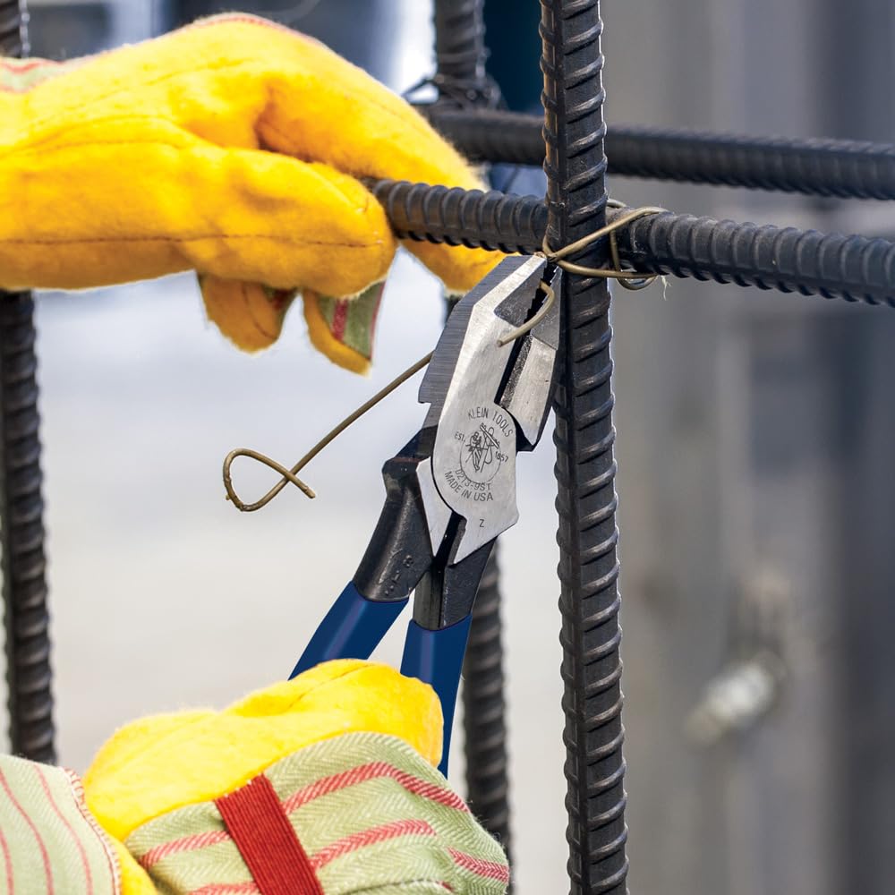 Klein Tools D213-9ST spring-loaded action enables easy one-handed use