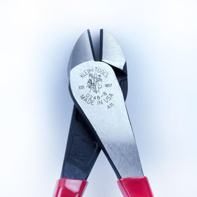 Klein Tools D248-8 ideal for confined-space cutting and precise wiring tasks.