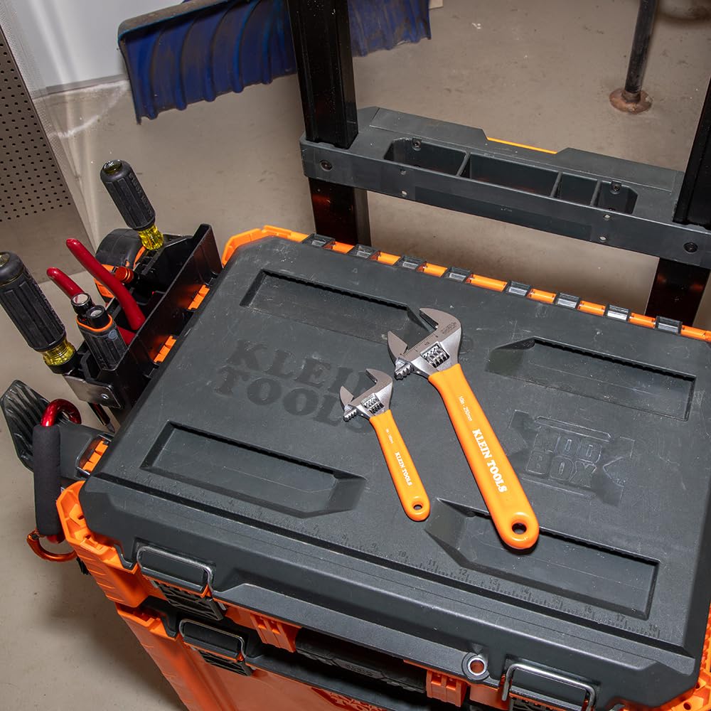 Klein Tools D5072 extra capacity design handles bigger bolts in tight spots.
