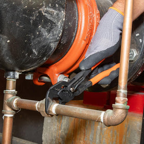 Parallel jaws on Klein Tools D53102KIT provide a stable, damage-free grip