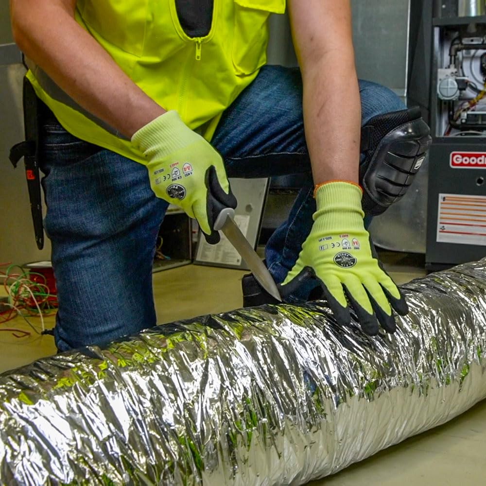 Regular edge blade on the DK06 offers versatile cutting options