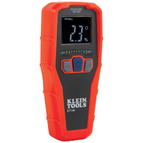 Klein Tools ET140 face display showing clear moisture values on a bright screen.