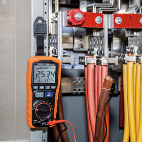 Klein Tools ET600 low battery indicator signaling power needs.