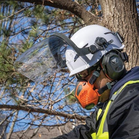 Klein Tools face shield optical-class 1 lens delivers clear, distortion-free vision.