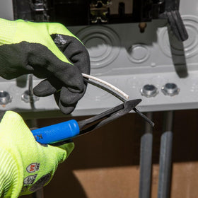 Klein Tools J2000-48 induction-hardened knives extend tool life.
