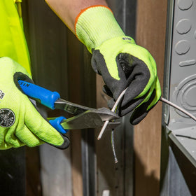 Klein Tools J2000-48 rivet closer cutting edge for durable leverage.
