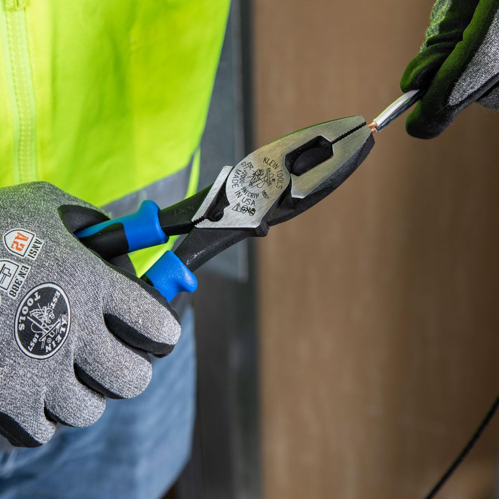 Klein Tools J2000-9NECRTP fish tape channel ready to pull tape safely.