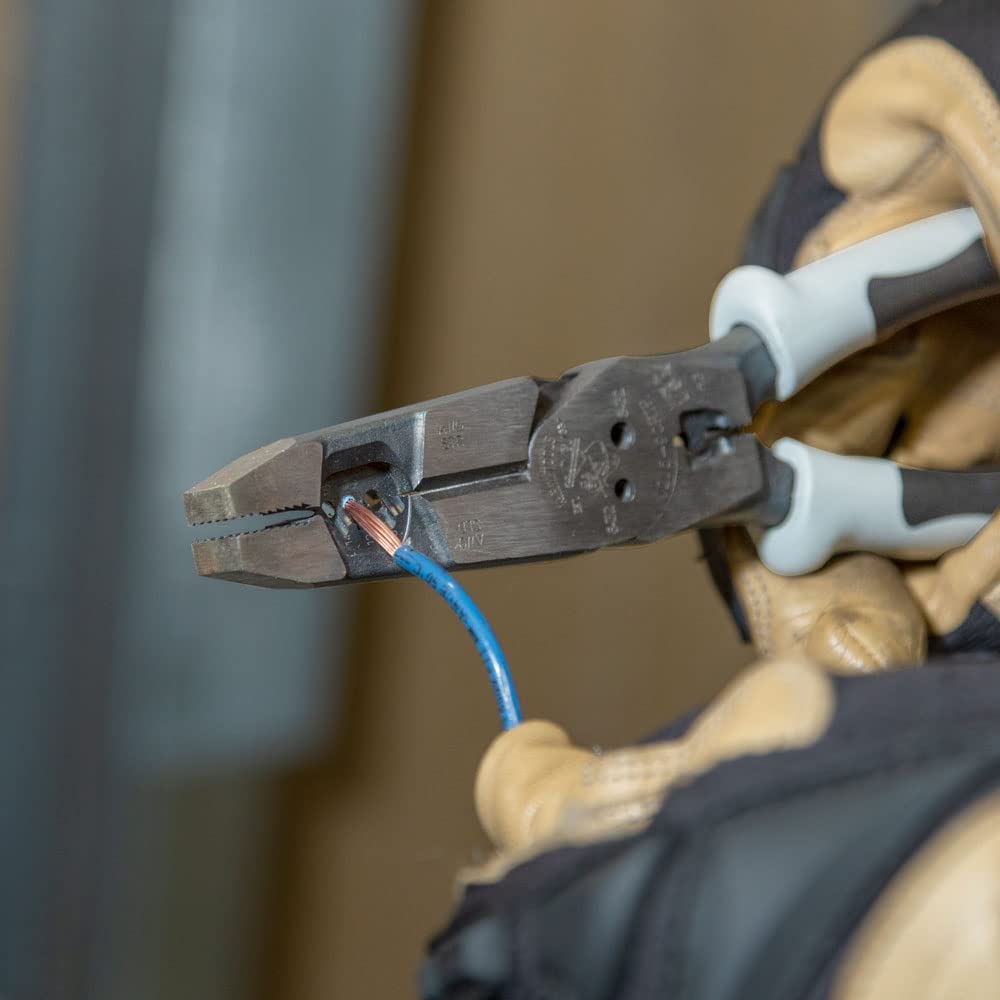 Crimping for non-insulated connectors and lugs is built in