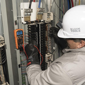 Rugged construction withstands 6.6-foot drops for job-site durability.