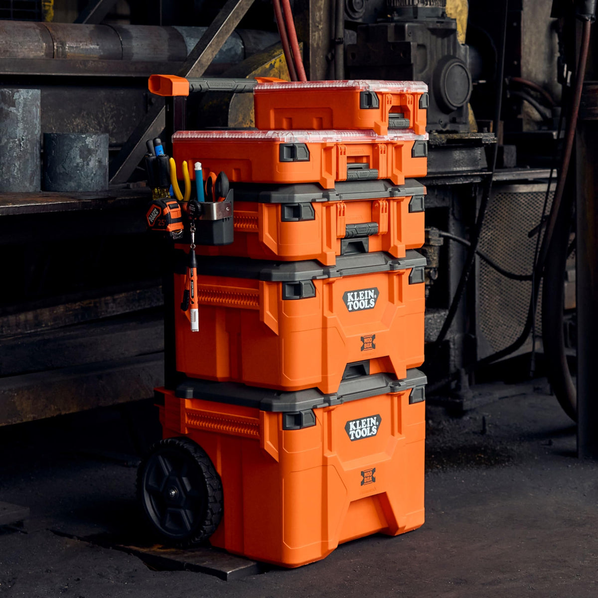 Klein Tools MODbox Tall V grooved lid for fast marking and measuring