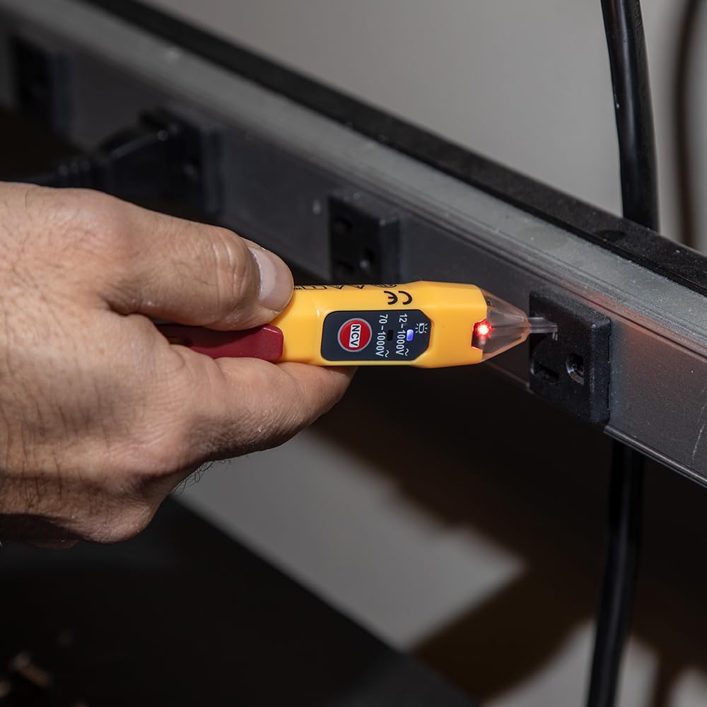 Klein Tools NCVT2P pocket clip design enables easy access.
