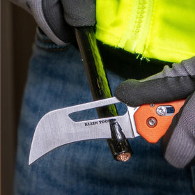 Klein Tools deep-carry clip keeps the knife easily accessible.