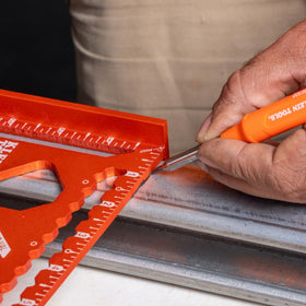 Anti-roll triangular barrel keeps Skribes from rolling away on site