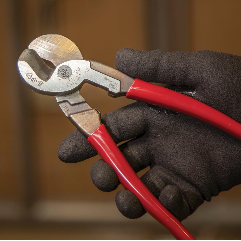Durable through-hardened jaws extend tool life during heavy-duty tasks
