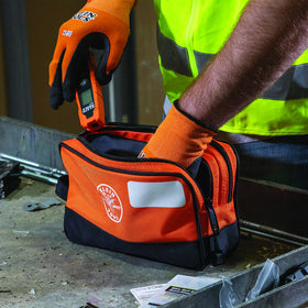 Easy to carry with a sturdy handle on the pouch.