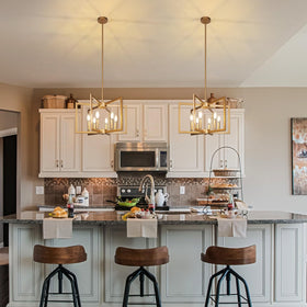Klgxnrd geometric gold chandelier enhances modern dining room aesthetics.
