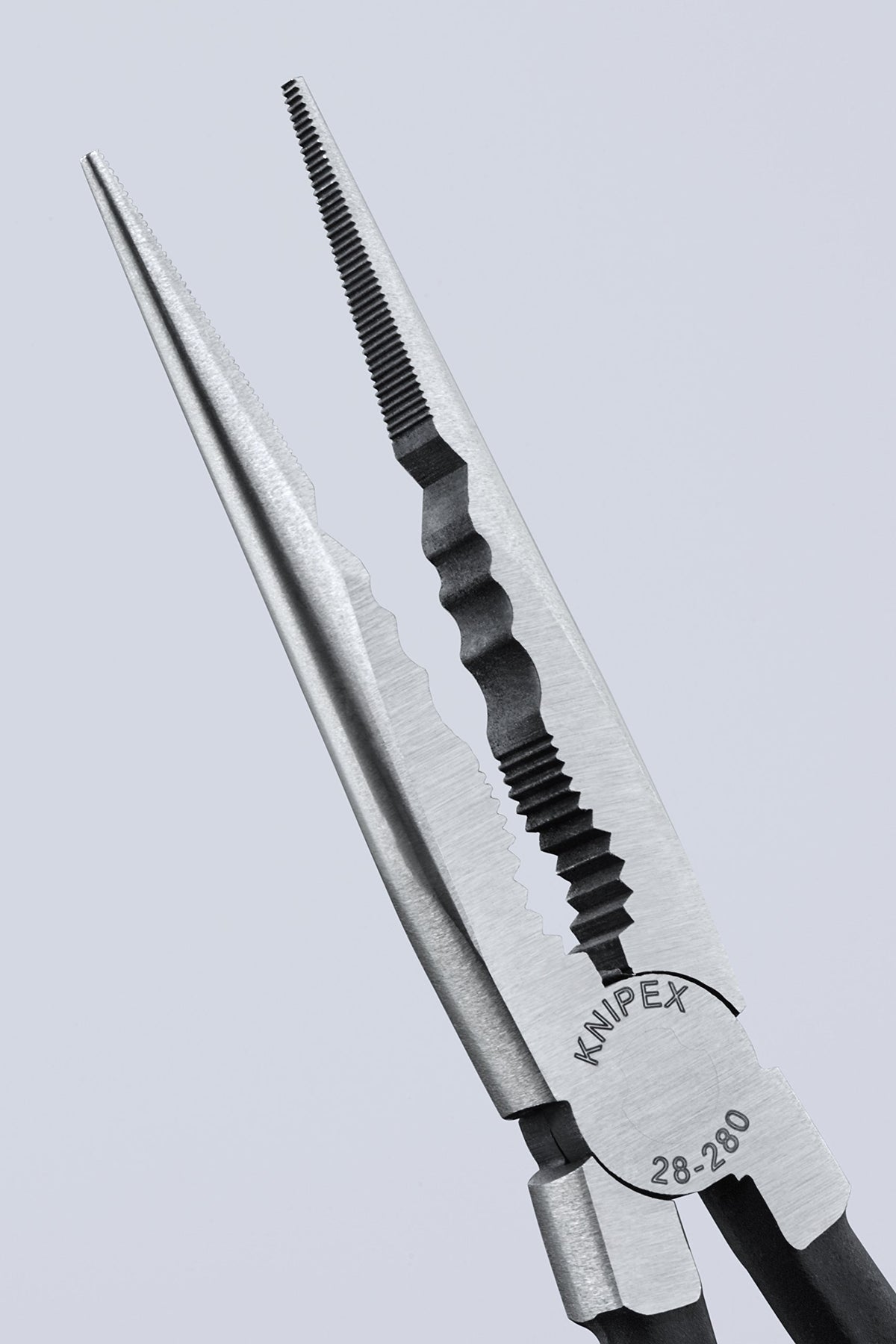KNIPEX multi-gripping zones enable pulling and twisting in assemblies