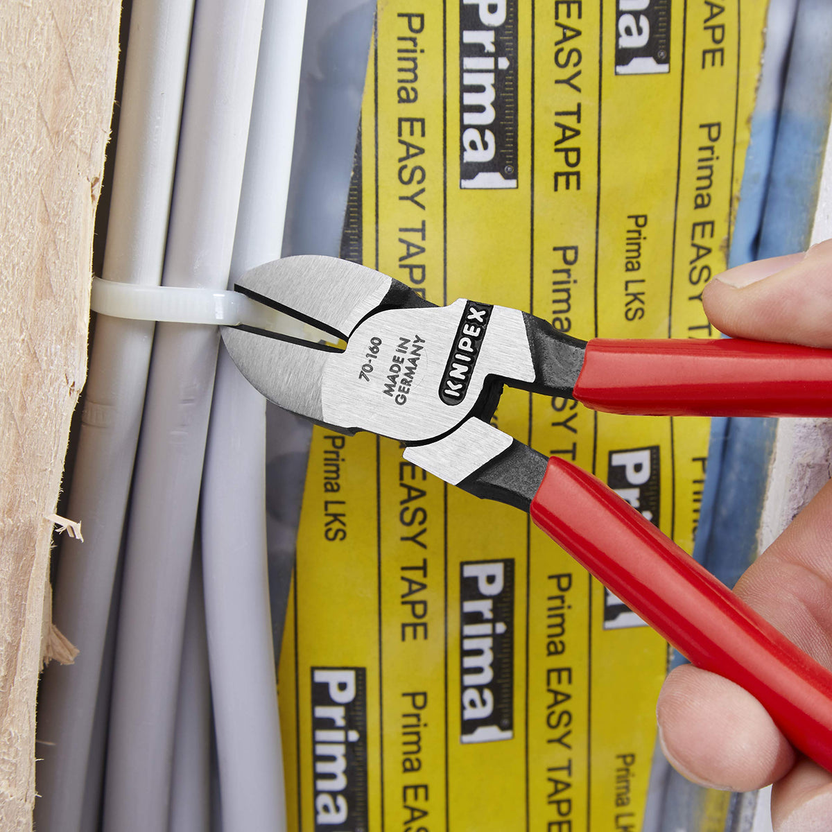 KNIPEX 70 01 160 precise cutting on soft and hard wires.
