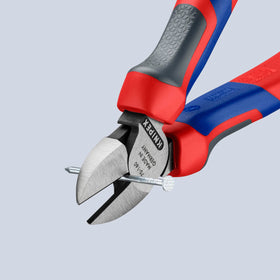 KNIPEX 70 02 160 soft wire cutting capacity demonstrated in action.