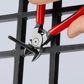 KNIPEX 72 01 140 opening spring enables smooth, reliable cutting in tight spaces