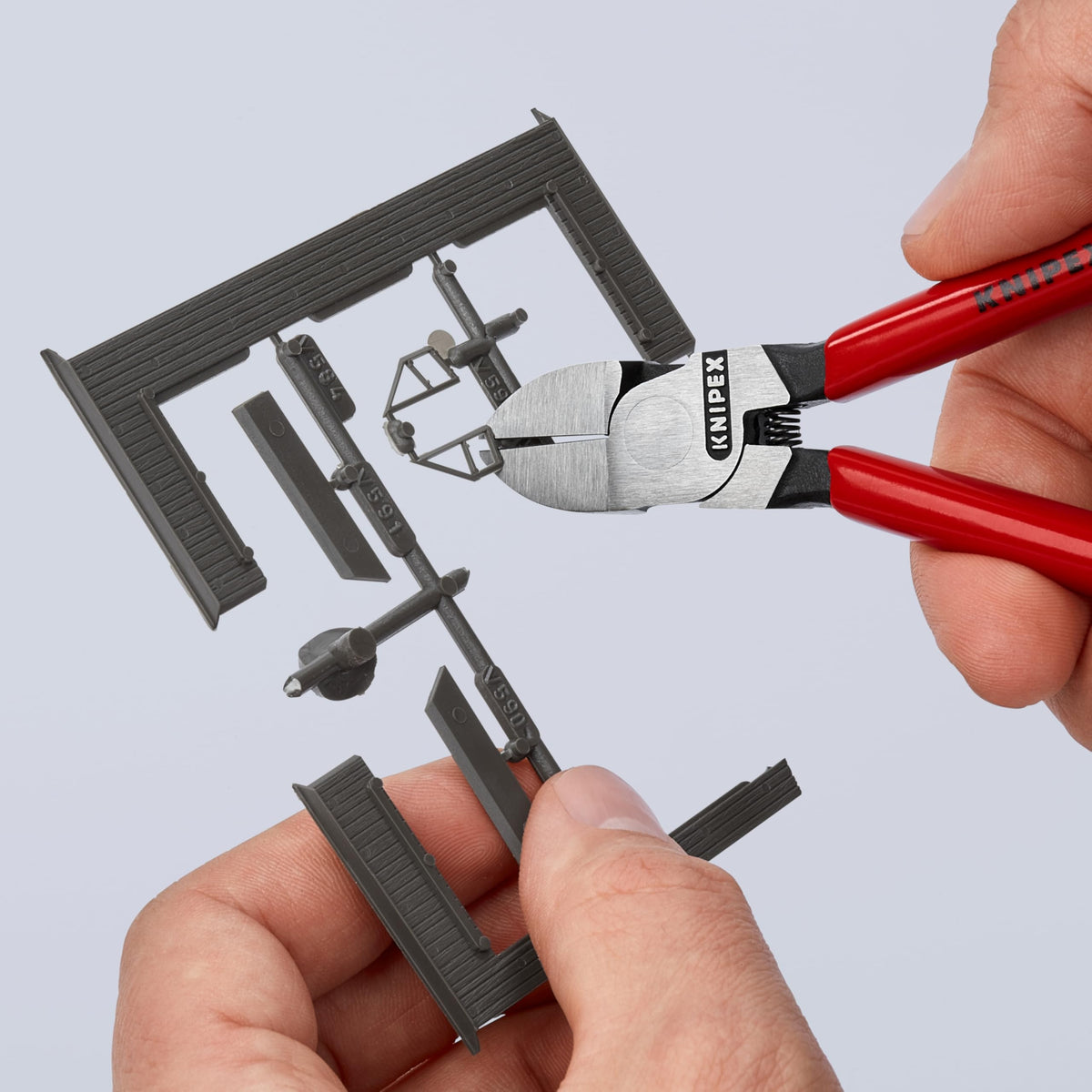 KNIPEX 72 01 140 robust design supports repeated use in workshops