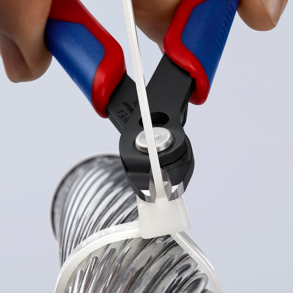 KNIPEX 78-61-140 electronic super knips xl comfort grip in hand
