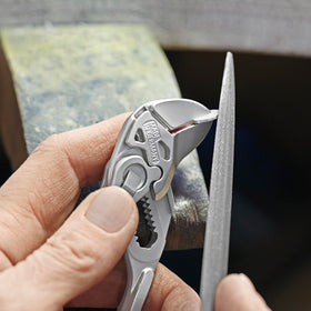 KNIPEX 86 03 125 chrome vanadium steel construction forged oil-hardened.
