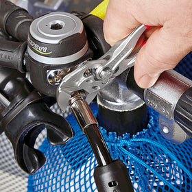 KNIPEX 86 03 125 lever transmission close-up showing high gripping power.