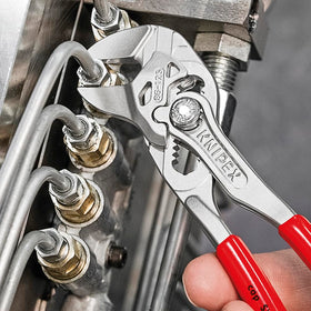 KNIPEX 86 03 125 SBA adjustable button enabling quick size changes on the job
