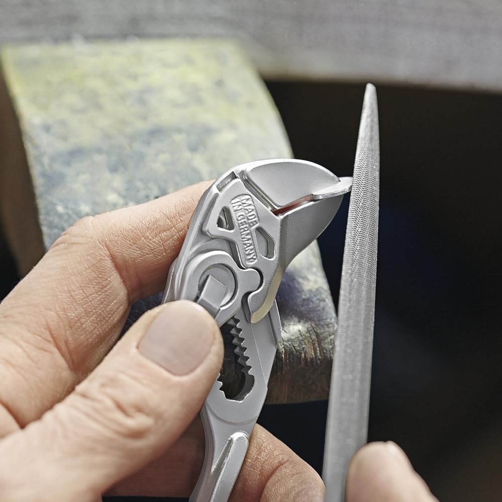 KNIPEX 86 03 125 SBA hinge bolt catch remains secure during operation