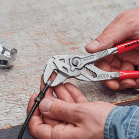 KNIPEX 86 03 180 self-locking on pipes and nuts prevents slipping