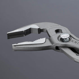 KNIPEX Cobra ES Extra-Slim pump pliers applied in a tight-area task